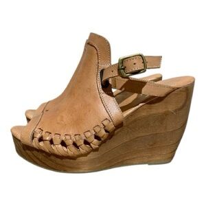 Very Volatile Carey Wedge Sandals Size 10